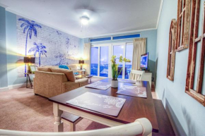 Large 3 Bd Penthouse 2034 In Laketown, Great Views and Amenities!